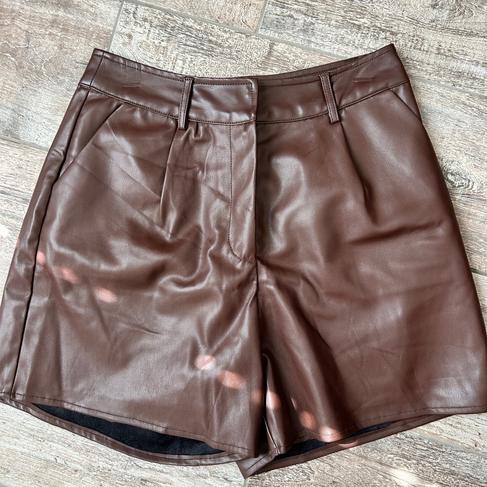 NWOT 90’s cut brown leather shorts